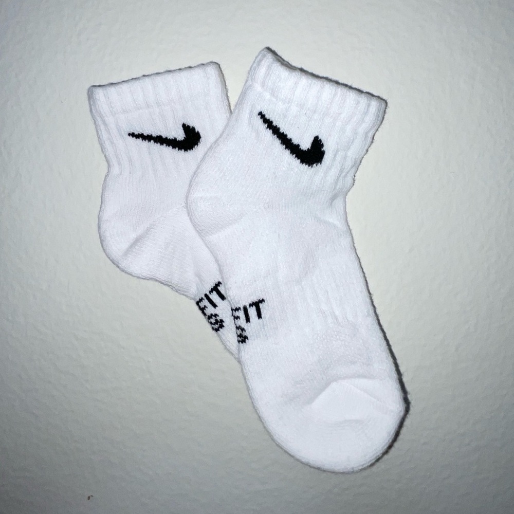⭐️BRAND NEW⭐️🏃‍➡️ 6 Pairs of White Nike Dri-Fit XS Children’s Socks